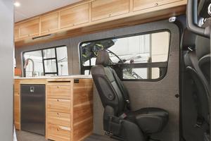 Mercedes Sprinter 2500 4x4 2021 Usada en Excelentes Condiciones ~510 Millas, 4WD, Turbodiésel V6, Camper Totalmente Equipada para Viajes Fuera de Carretera - Product Image 5
