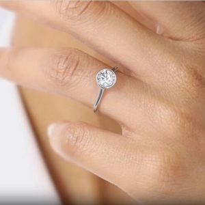 แหวนเพชรหัวกลมสำหรับห้องแล็บที่มีใบรับรอง IGI 6.5มม. แหวนหมั้นแบบโซลิแทร์สำหรับ VS1ความชัดเจน - Product Image 1