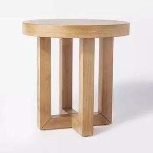 Taburete de madera rústica con acabado natural, perfecto para la decoración tradicional del hogar y los cómodos asientos diarios - Product Image 1