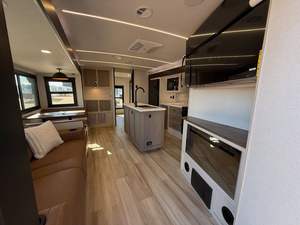 Nuevo Diseño 2025, Remolque de Caravana RV Todoterreno 4X4, Acero Ligero, Moderno, con Ducha y Baño, para Campamentos al Aire Libre en Europa - Product Image 3