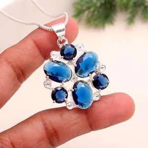 Collier pendentif tendance en argent sterling 925 London Blue avec chaîne à maillons, pierre précieuse ronde ovale et plaqué argent - Product Image 4