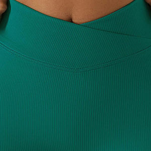 Pantalones Cortos Deportivos de Alto Rendimiento para Mujer, Hechos con Tela Suave y Lisa, Precio Razonable, Pantalones Cortos de Gimnasio con Forma de V de Alto Impacto - Product Image 2