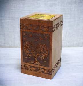 Urne personnalisée en bois de rose pour cendres humaines, urne funéraire artisanale en bois de hêtre massif pour cendres. - Product Image 5