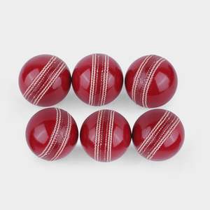 Alta calidad por encargo 110 Gram Cricket Red Hard Ball al aire libre de alta calidad de cuero hecho a máquina - Product Image 4