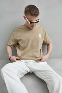 เสื้อยืดพิมพ์ลายผ้าฝ้าย 100% ทรงปกติ สีกากี น้ำหนัก 240 กรัม ป้องกันการเป็นขุย - Product Image 3