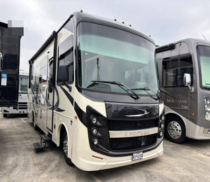 Autocaravana E-N-T-E-G-R-A VISION 27A USADA EN BUEN ESTADO, MODELO 2022, ALTO RENDIMIENTO, 36 pies de largo, 2000 kg de carga útil, color oscuro, en venta - Product Image 1