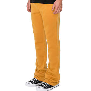 Pantalones de chándal acampanados Cintura con cordón Logotipo personalizado Tela de algodón Transpirable Peso pesado Pantalones de chándal Acampanados para hombres - Product Image 3