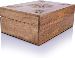 Caja de Almacenamiento de Madera Hecha a Mano con Diseño Floral Tallado para Joyas como Anillos, Aretes, Pulseras y Collares. - Product Image 4
