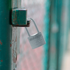 Lucchetto in Ferro da 32mm con Gancio Lungo, Realizzato in Acciaio Inossidabile e Cilindro in Ottone - Product Image 5