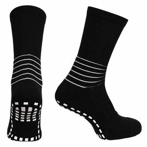 Chaussettes de football personnalisées pour entraînement de compétition professionnelle Chaussettes en silicone tricotées antidérapantes avec ventouse pour l'automne - Product Image 6