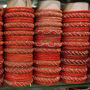 Meilleures ventes de bracelets de mode Kundan Latkan de designer Travail de pierre exquis pour les vêtements traditionnels et de fête directement de l'Inde - Product Image 1
