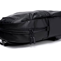 Mochila Deportiva de Alta Calidad, Poliéster, Cierre de Cremallera USB, Ligera, Impermeable, Marco Externo, Capacidad de 56-75L, Hecha en Pakistán