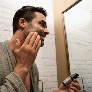 Kit de Afeitadora Eléctrica para Hombre con Cuchillas Intercambiables, Recortador de Barba y Vello, Gel de Afeitado Lavable y Repuestos para Después del Afeitado - Product Image 1