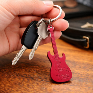 Llavero de PVC con Forma de Guitarra Midex GC-10, Miniatura Creativa de Plástico Resistente y Ligero, Regalo para Guitarristas y Amantes de la Música - Product Image 1