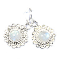 Argent 925 Sterling arc-en-ciel pierre de lune ronde pierre boucles d'oreilles pour femmes bijoux en gros artisan fabriqué Cabochon pierre boucle d'oreille