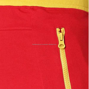 Shorts de sport décontractés pour hommes, fournisseur direct d'usine, design élégant avec logo personnalisé, style urbain, en tissu coton et maille, longueur genou, couleur unie - Product Image 2