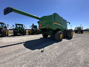 Moissonneuse-batteuse multifonctionnelle John Deere S780 pour travaux agricoles - Product Image 5