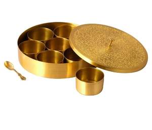 Boîte masala en laiton faite à la main au design indien pour stocker les épices dans des compartiments traditionnels avec un savoir-faire artistique - Product Image 2