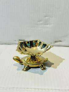 Kuber Diya avec base de tortue, motifs gravés Diyas pour Pooja, Diwali et cadeaux de retour - Product Image 3
