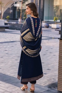 ชุดเดรสหนังพีชปักลายคุณภาพพรีเมียมสำหรับผู้หญิง ราคาขายส่ง ชุดสัลวาร์ คามีซสำหรับฤดูหนาวแบบปากีสถานสำหรับผู้หญิง - Product Image 3