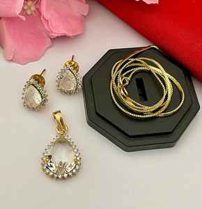 ชุดจี้เพชรอเมริกันคุณภาพพรีเมี่ยมสำหรับผู้หญิงที่สง่างามน้ำหนักเบาและเหมาะสำหรับทุกโอกาสสวมใส่ในวิทยาลัยและสำนักงาน - Product Image 2