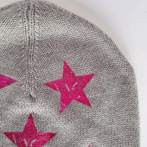 Bonnets en cachemire pour femme avec étoiles imprimées - Product Image 3