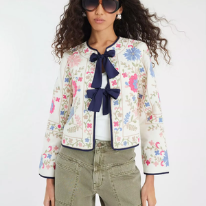เสื้อแจ็คเก็ตสั้นปักลายดอกไม้สไตล์โบฮีเมียนสำหรับผู้หญิง ประดับเลื่อมและริบบิ้น ผ้าฝ้ายย้อมสีระบายอากาศ ทำด้วยมือจากอินเดีย สำหรับฤดูใบไม้ร่วง - Product Image 1