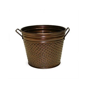 Maceta escultórica de metal con diseño creativo y único para jardines artísticos con mango de forma y tamaño personalizados - Product Image 1