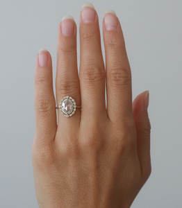 แหวนหมั้นเพชรมอยส์ซอไนต์แบบดั้งเดิมของ2CT ไม่ซ้ำใครสไตล์อาร์ตเดคโคแบบคู่สไตล์คลัสเตอร์ตัดวงรีของขวัญครบรอบแต่งงาน - Product Image 1