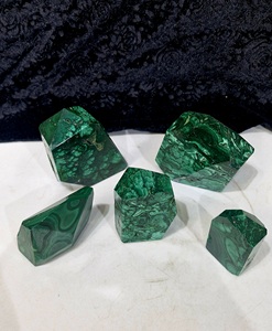 Malachite polie de forme libre de Madagascar, décoration intérieure, Reiki Healing - Product Image 4