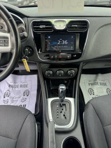 nEATLY uSED 2012 Chr_y_s_ler 200 Touring Sedan FWD - Product Image 4