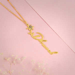 Pendentif personnalisé nom de fleur d'or avec chaîne à maillons diamant et perle géométrique et tendance pour les occasions de fête - Product Image 5