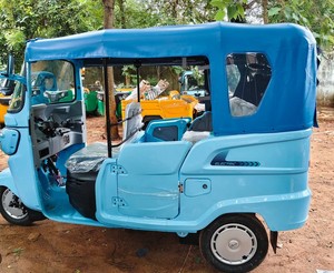 รถสามล้อบรรทุกไฟฟ้า BAJAJ GOGO P5012 EV รุ่นใหม่ปี 2025 แบบเปิดประทุน ได้รับการรับรองมาตรฐาน EEC รับน้ำหนักบรรทุก 300-400 กก. - Product Image 1