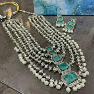 Ensemble collier Kundan plaqué or de luxe de meilleure qualité avec boucles d'oreilles Collection de vêtements de mariage et de fonction pour femmes - Product Image 1