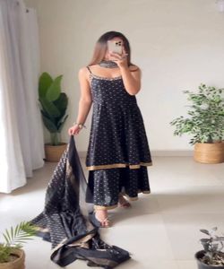 Ropa para mujeres indias y pakistaníes para tienda con precio al por mayor, telas de seda bordadas e impresas, ropa para festivales - Product Image 4