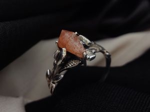 แหวนเงินแท้ 925 ประดับพลอยซันสโตนทรงว่าว ตัวเรือนแบบหนามเตย งานแฮนด์เมด เครื่องประดับพลอย ขายส่ง รับสั่งทำ - Product Image 6