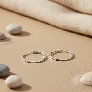 Boucles d'oreilles créoles fines pour femmes, à porter au quotidien, design élégant en argent, pour cadeaux - Product Image 3