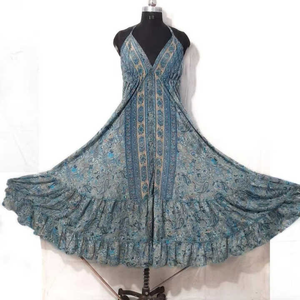 Robe longue élégante à fleurs bohème Look d'été léger et fluide pour les vacances Promenades à la plage Fêtes décontractées et escapades de week-end - Product Image 1