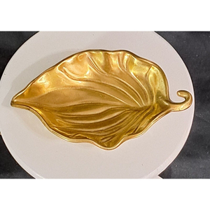 Cuenco decorativo de latón Cuenco decorativo de aluminio de alta calidad Forma de hoja Oro pulido a precio asequible - Product Image 1