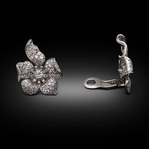 Elegantes Pendientes Florales con Baño de Rodio para Mujer, con Circonita Cúbica Pavé, Joyería de Lujo - Product Image 3