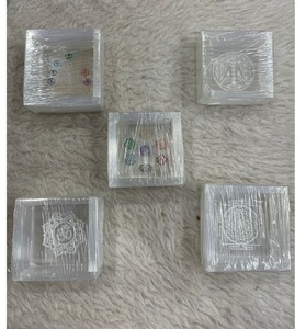 Cuenco de cristal pulido de selenita blanca Natural para decoración del hogar, mesa de exhibición de energía, acento y ambiente espiritual de la India - Product Image 2