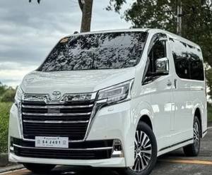Nouvellement utilisé TOYOTAS HIACE SuperLarga panneau 2.8L Diesel M/T sièges en cuir de direction gauche caméra arrière - Product Image 2