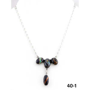 Collier artisanal Southwest Black Jack en opale, titane, argent sterling, chaînes en or rhodié, motif géométrique numérique, forme crochet - Product Image 1