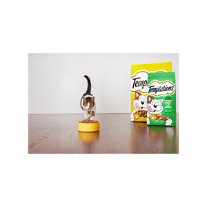 La purée crémeuse Temptations offre une texture lisse et léchable pour un traitement spécial - Product Image 1