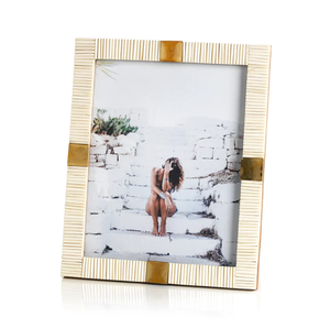 Elegante marco de fotos de resina personalizado, pulido a mano con chipset pegado, disponible en los colores y tamaños deseados - Product Image 4