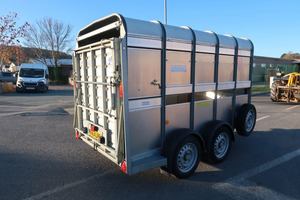 รถพ่วงปศุสัตว์ใหม่สำหรับเลี้ยงแกะม้าและปศุสัตว์พร้อมบันไดไฮดรอลิกสำหรับการขนส่งสัตว์ที่ปลอดภัย - Product Image 3