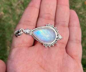 Colgante de Plata de Ley 925 con piedra lunar natural, joyería hecha a mano, collar único para mujer, regalo bohemio elegante - Product Image 1