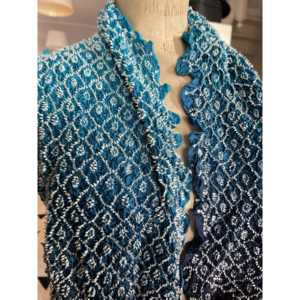 ผ้าพันคอไหมหรูหรา Bandhani Thousand Dot ลายวาดมือ ดีไซน์ลายปะการัง ผ้าซาตินยาว สำหรับฤดูใบไม้ผลิและฤดูร้อน - Product Image 1