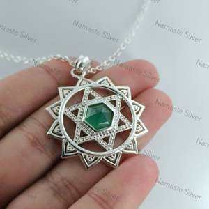 Collar de Plata de Ley 925 Hecho a Mano con Bisel de Corazón, Chakra Anahata, Gema de Aventurina Natural, para Meditación - Product Image 3