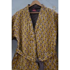 Chaqueta de kimono acolchada con estampado de bloque ligero Chaqueta de algodón indio hecha a mano para viajes y ropa informal a precio de fábrica - Product Image 2